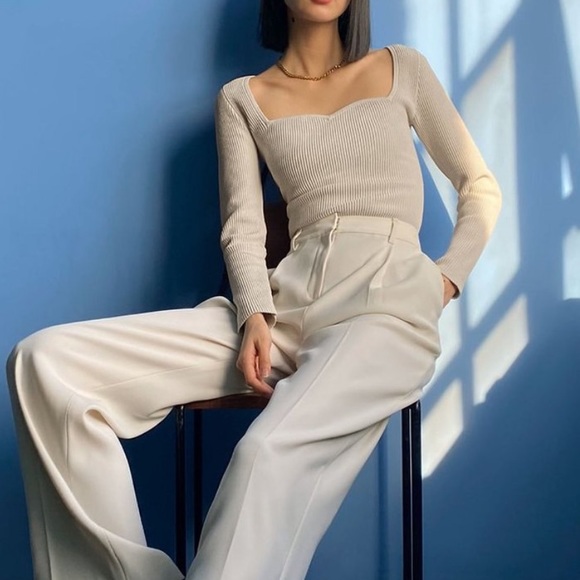 Aritzia babaton Sculpt Knit Sweetheart Longsleeve in small matte pearl - Picture 3 of 3